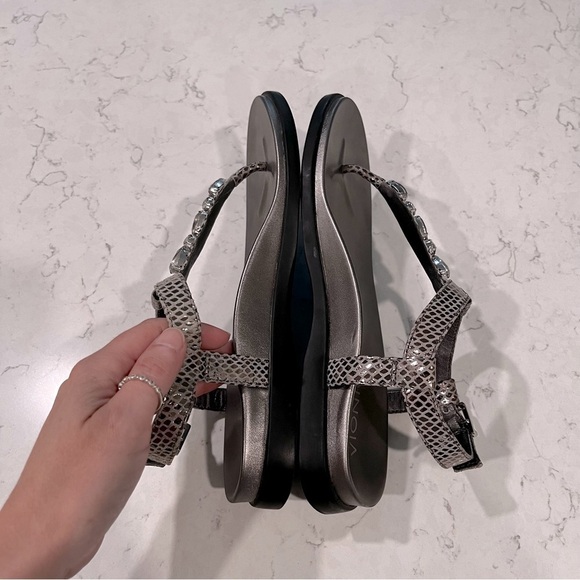 Vionic sPalm Boca Pewter Snake Dressy T Strap Thong Comfort Sandals Jeweled Sz 7 - Picture 8 of 11